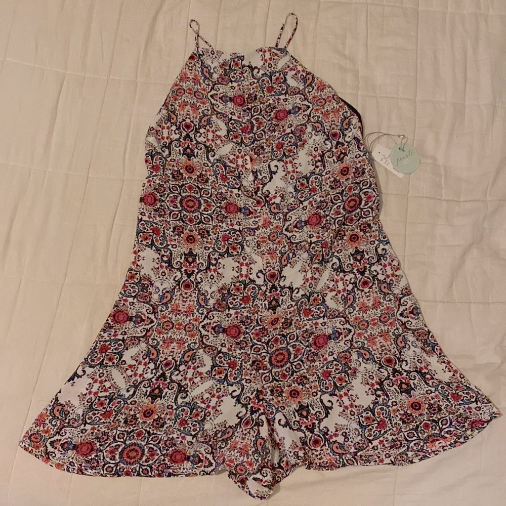 Pearle 88 NWT Floral Romper Super Cute 1Pc size Large!
